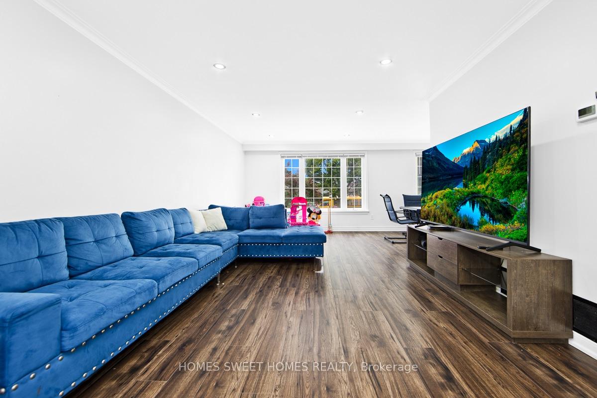 Photo 4 of 99 Amberjack Boulevard, Scarborough, Woburn — HOMEH