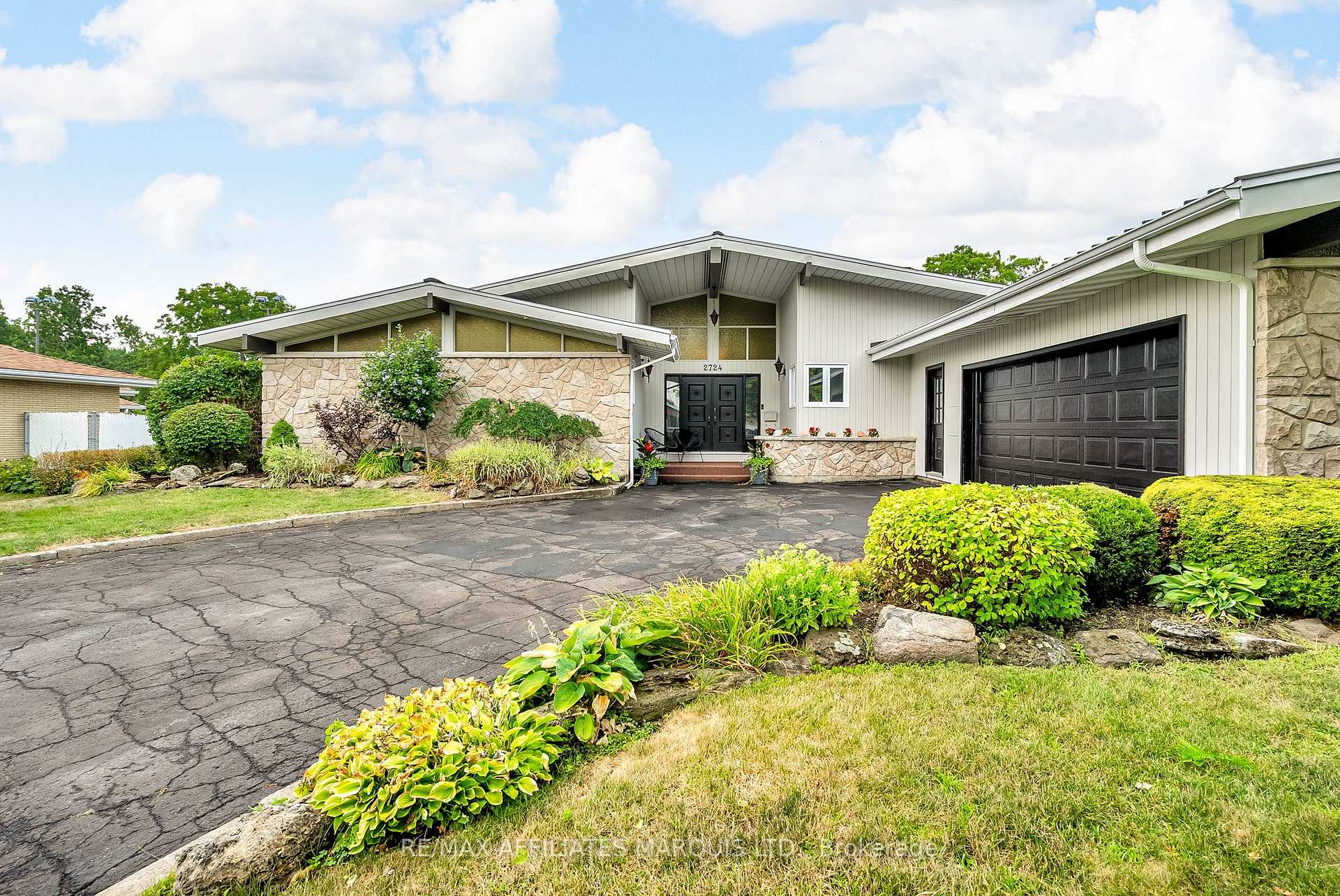 Photo 2 of 2724 Ross Avenue, Cornwall — HOMEH