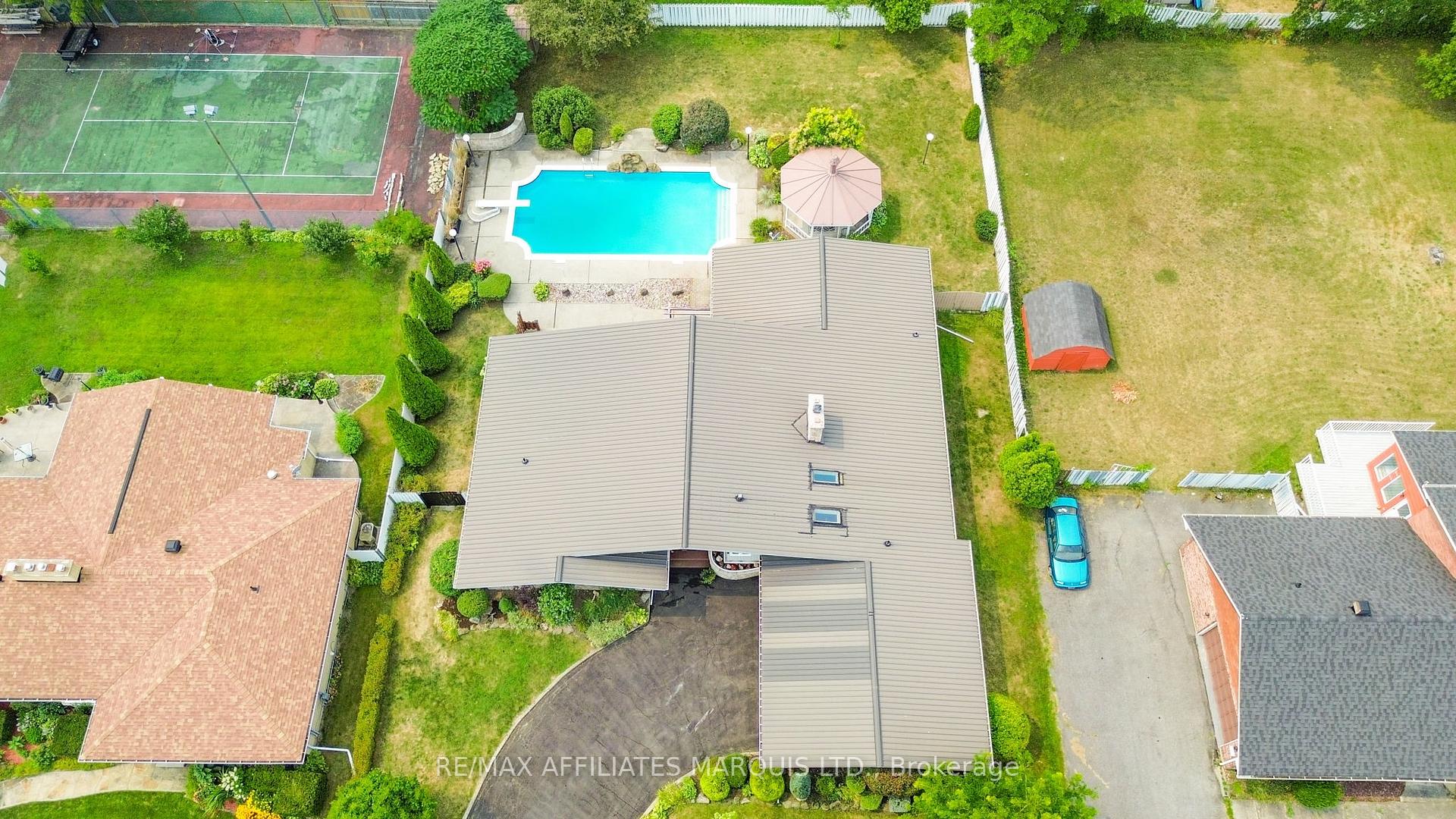 Photo 4 of 2724 Ross Avenue, Cornwall — HOMEH