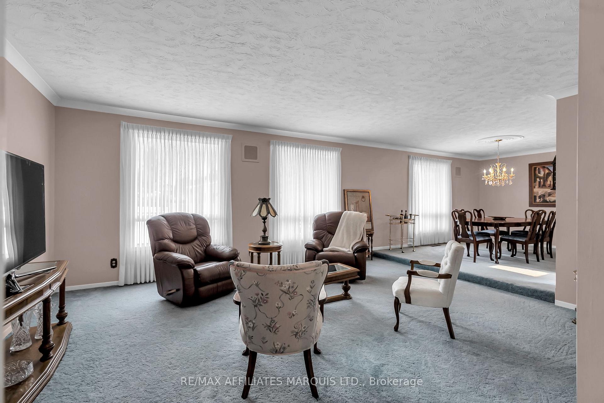 Photo 17 of 2724 Ross Avenue, Cornwall — HOMEH