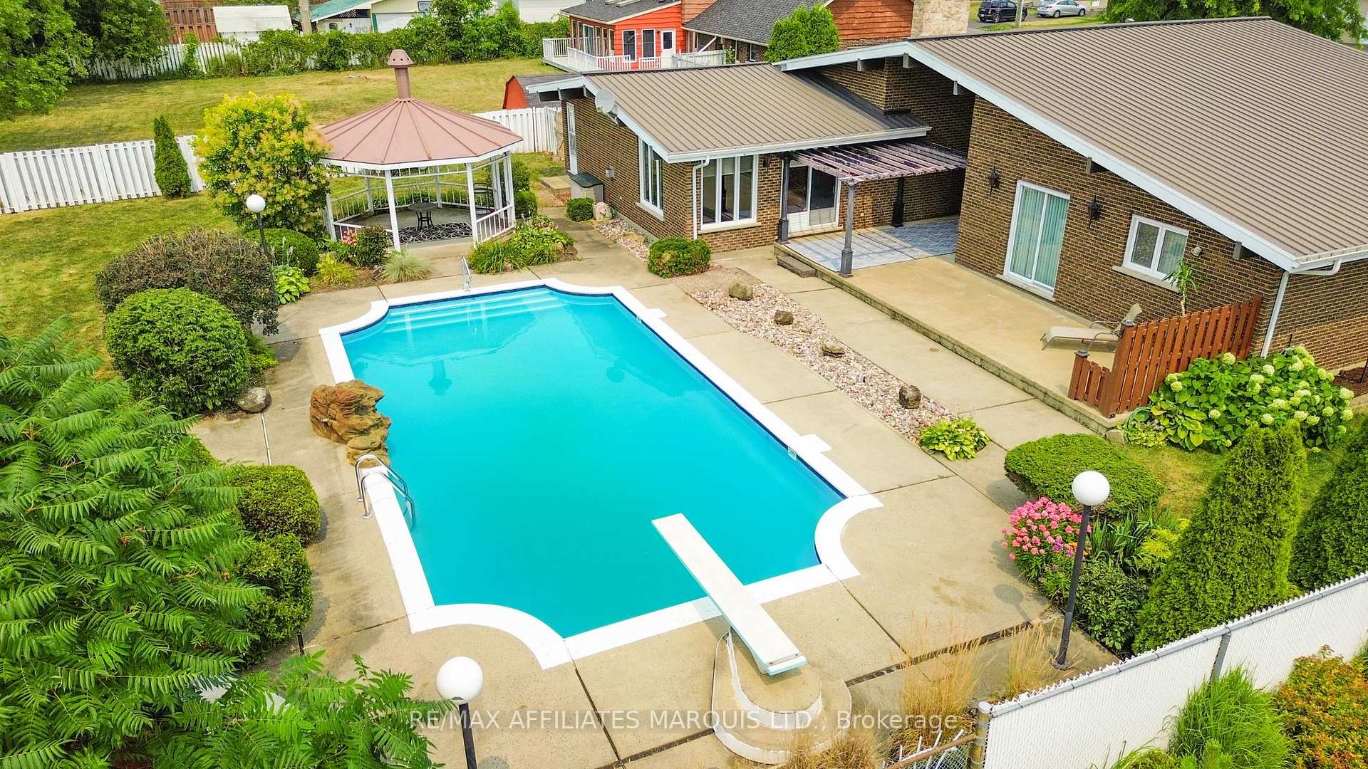 Photo 42 of 2724 Ross Avenue, Cornwall — HOMEH