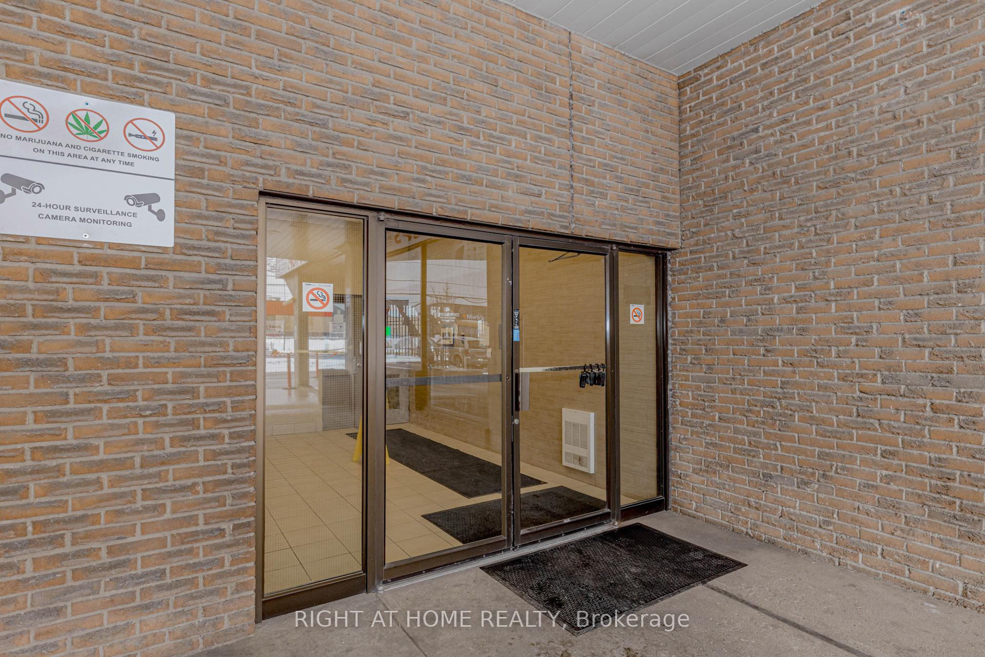 Photo 5 of Unit 3, 40 Rexdale Boulevard, Etobicoke, Rexdale-Kipling — HOMEH