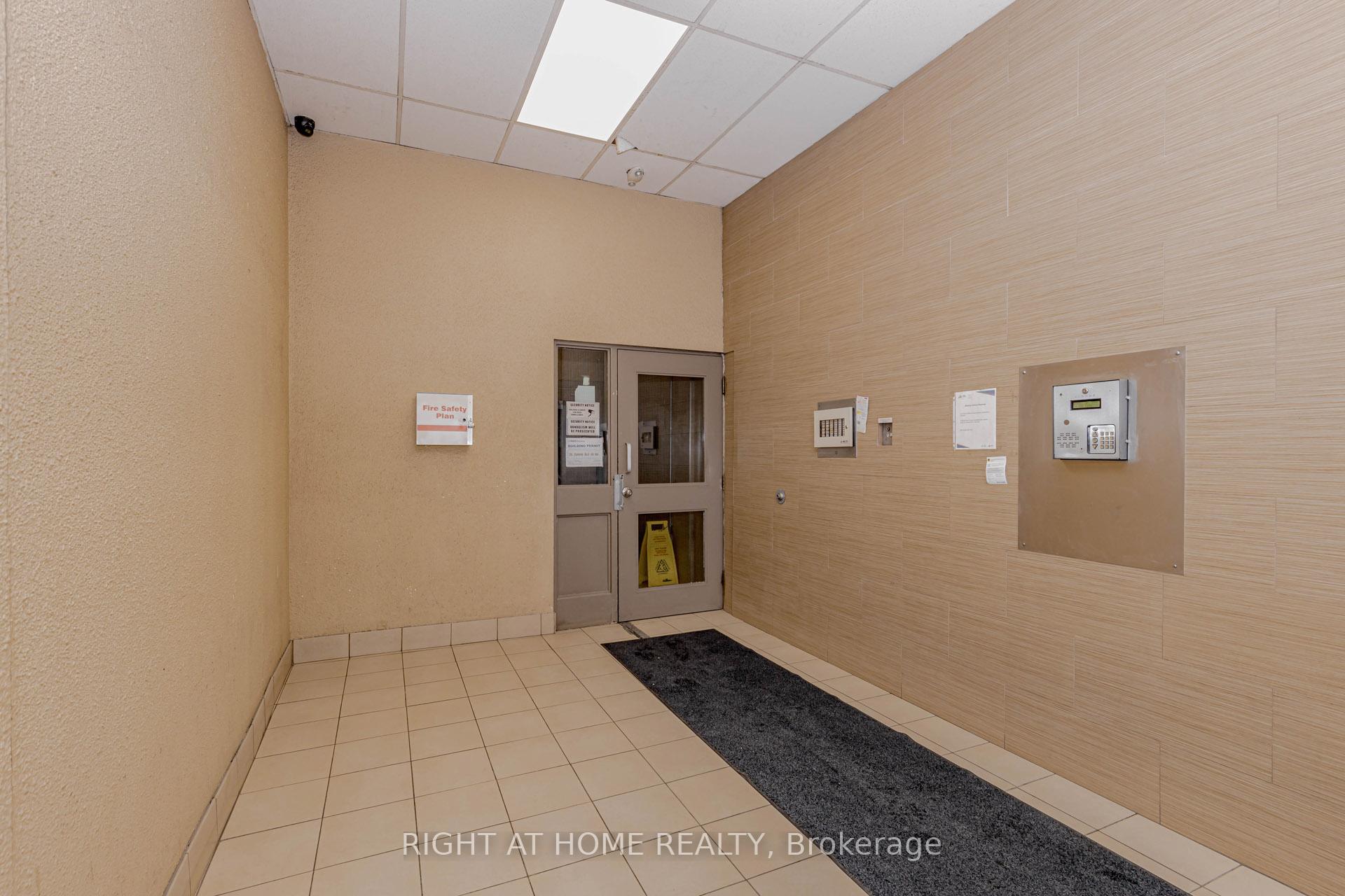 Photo 7 of Unit 3, 40 Rexdale Boulevard, Etobicoke, Rexdale-Kipling — HOMEH