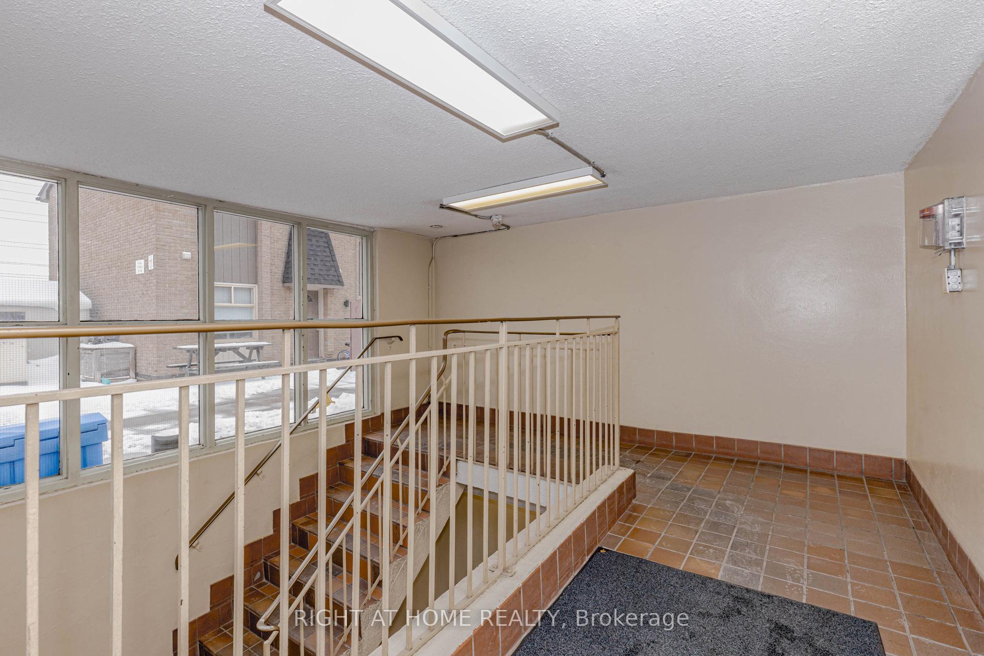 Photo 11 of Unit 3, 40 Rexdale Boulevard, Etobicoke, Rexdale-Kipling — HOMEH