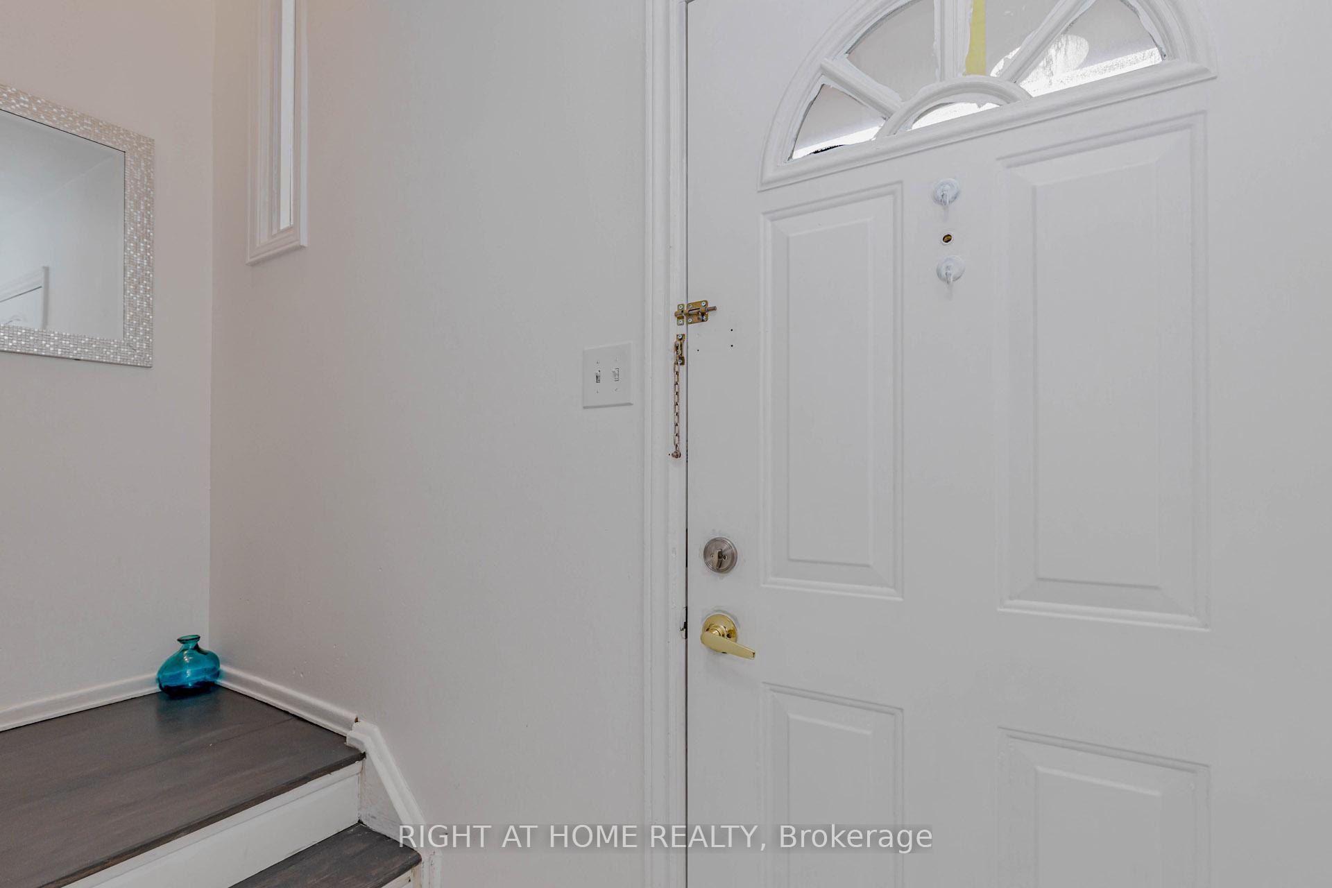 Photo 4 of Unit 3, 40 Rexdale Boulevard, Etobicoke, Rexdale-Kipling — HOMEH