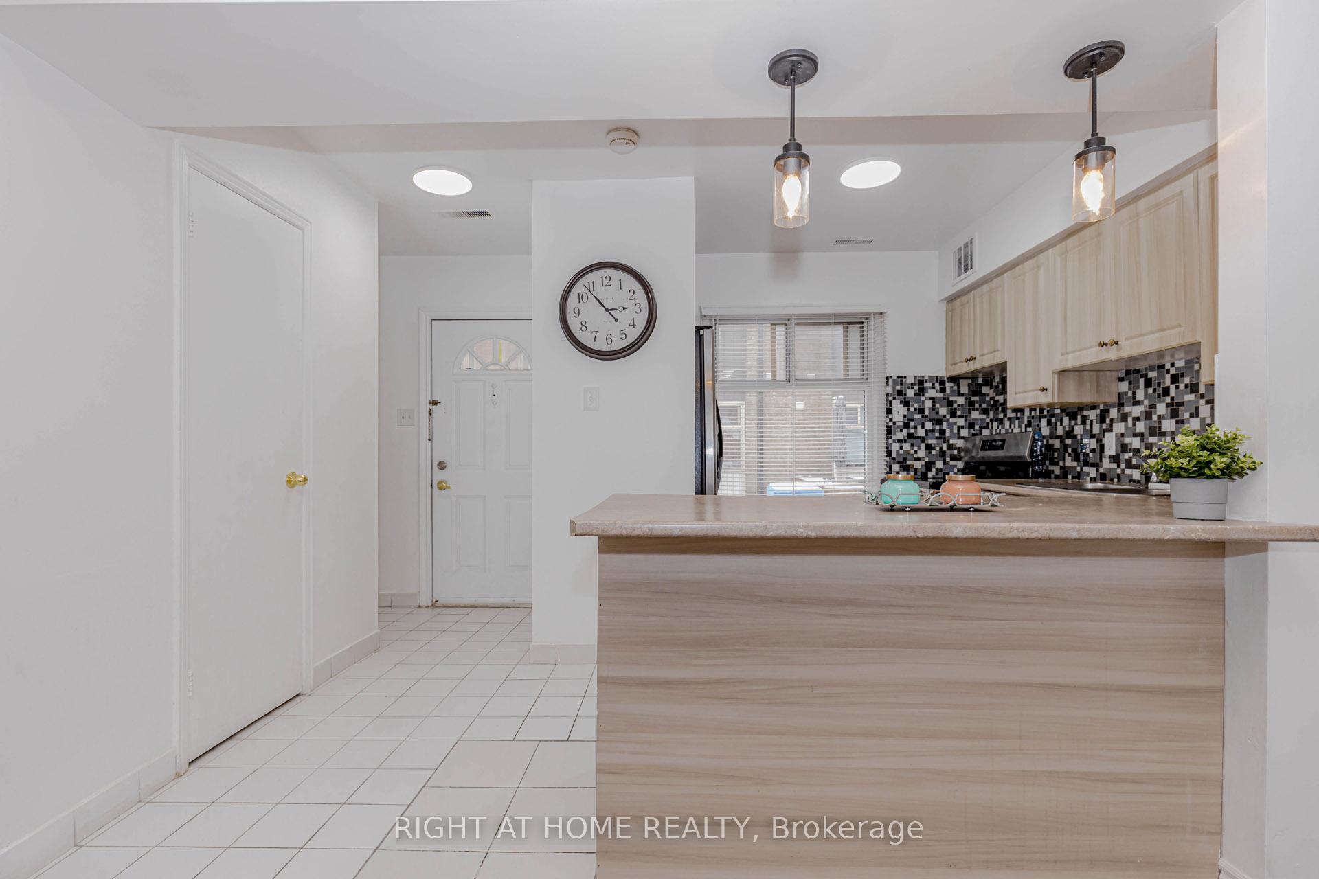 Photo 10 of Unit 3, 40 Rexdale Boulevard, Etobicoke, Rexdale-Kipling — HOMEH