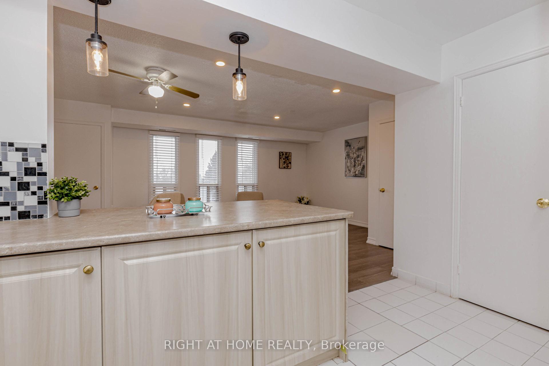 Photo 12 of Unit 3, 40 Rexdale Boulevard, Etobicoke, Rexdale-Kipling — HOMEH