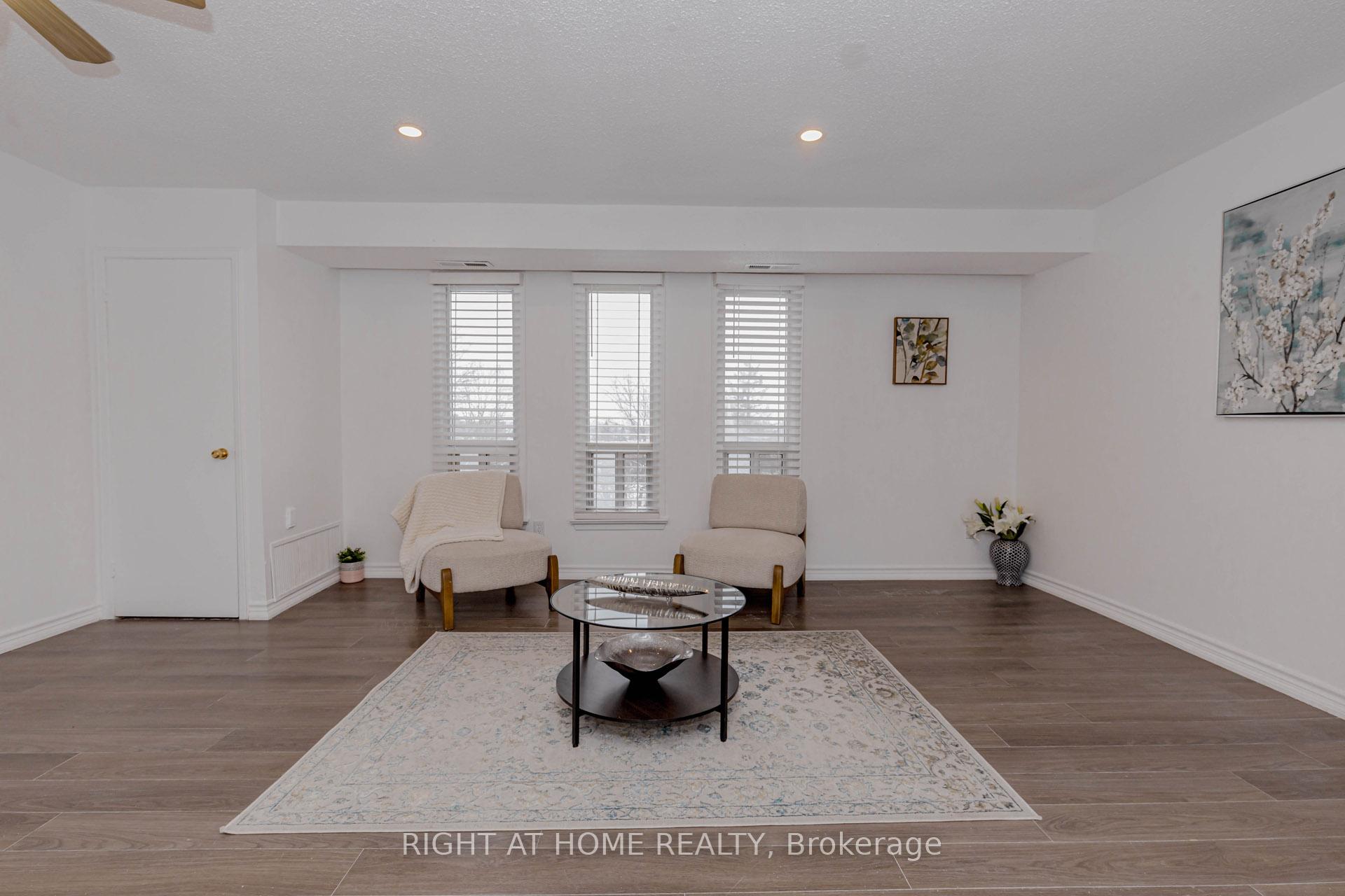 Photo 15 of Unit 3, 40 Rexdale Boulevard, Etobicoke, Rexdale-Kipling — HOMEH