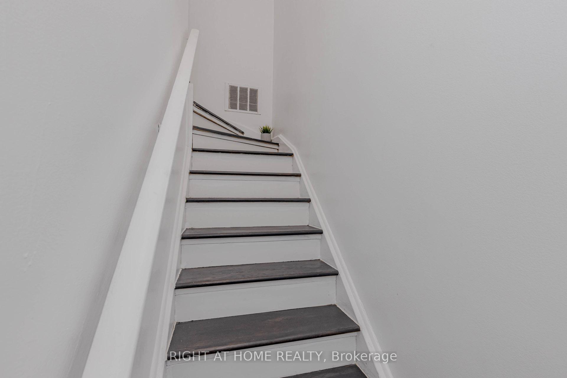 Photo 21 of Unit 3, 40 Rexdale Boulevard, Etobicoke, Rexdale-Kipling — HOMEH