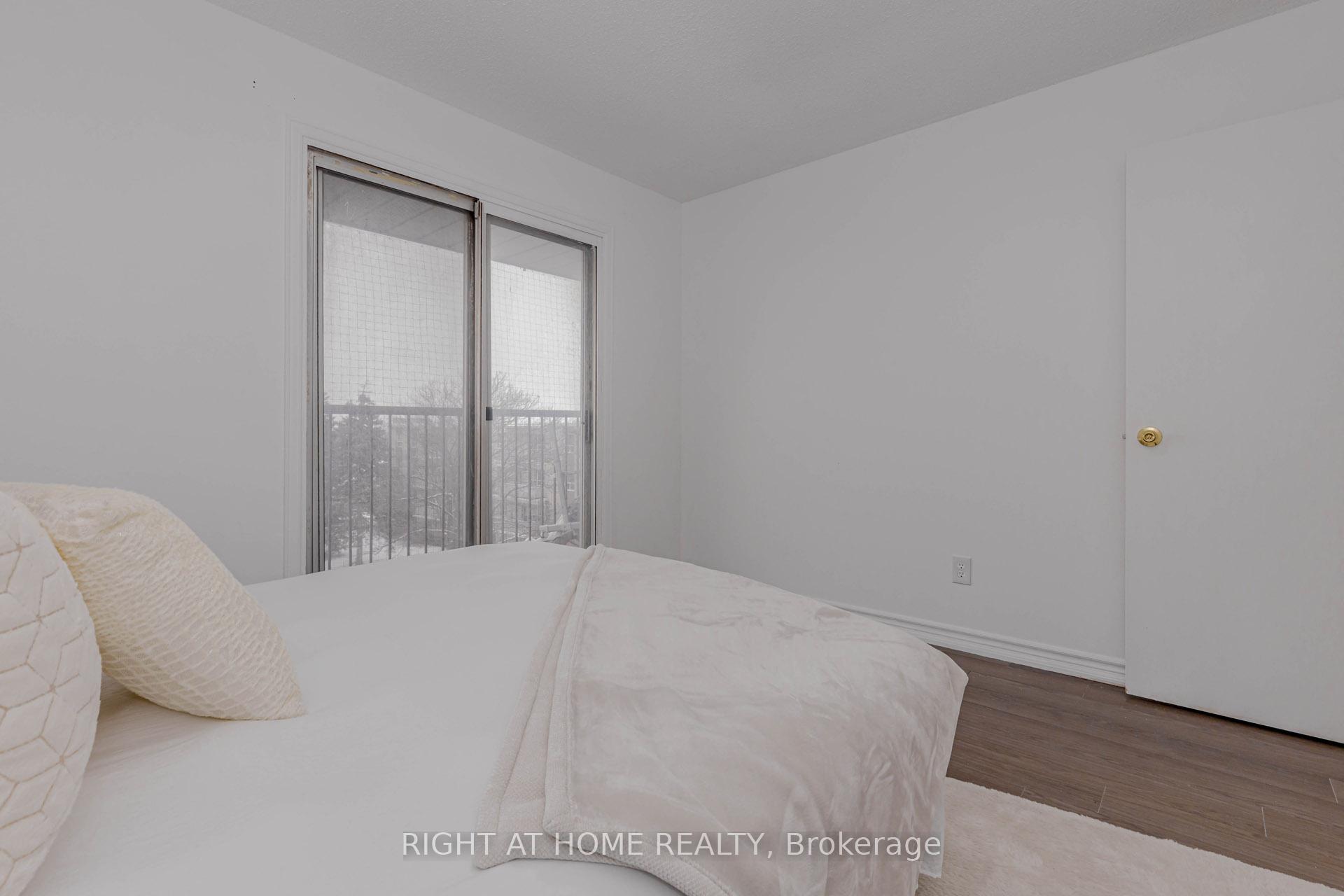 Photo 27 of Unit 3, 40 Rexdale Boulevard, Etobicoke, Rexdale-Kipling — HOMEH