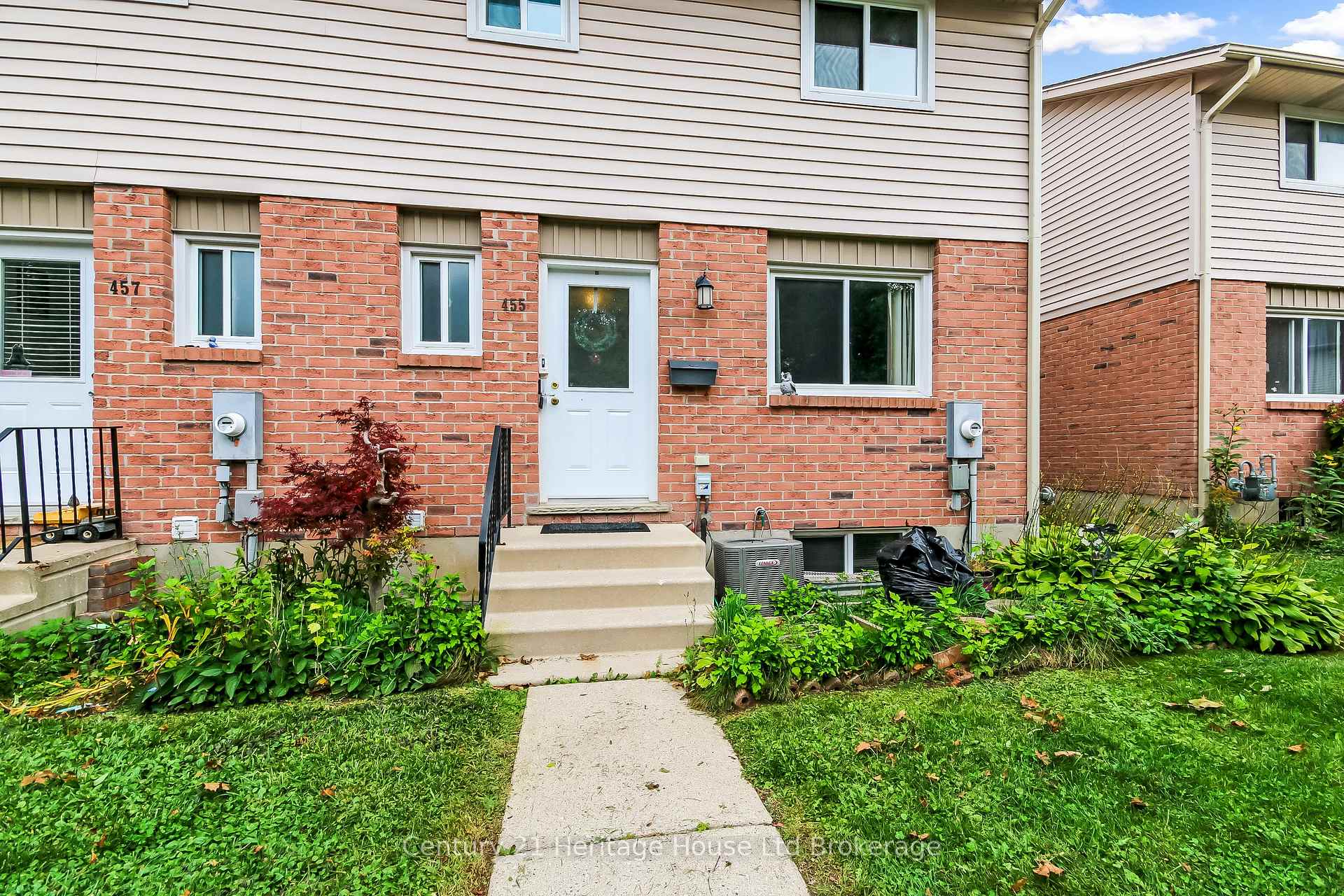 Front of Unit 37, 455 Springbank Avenue N