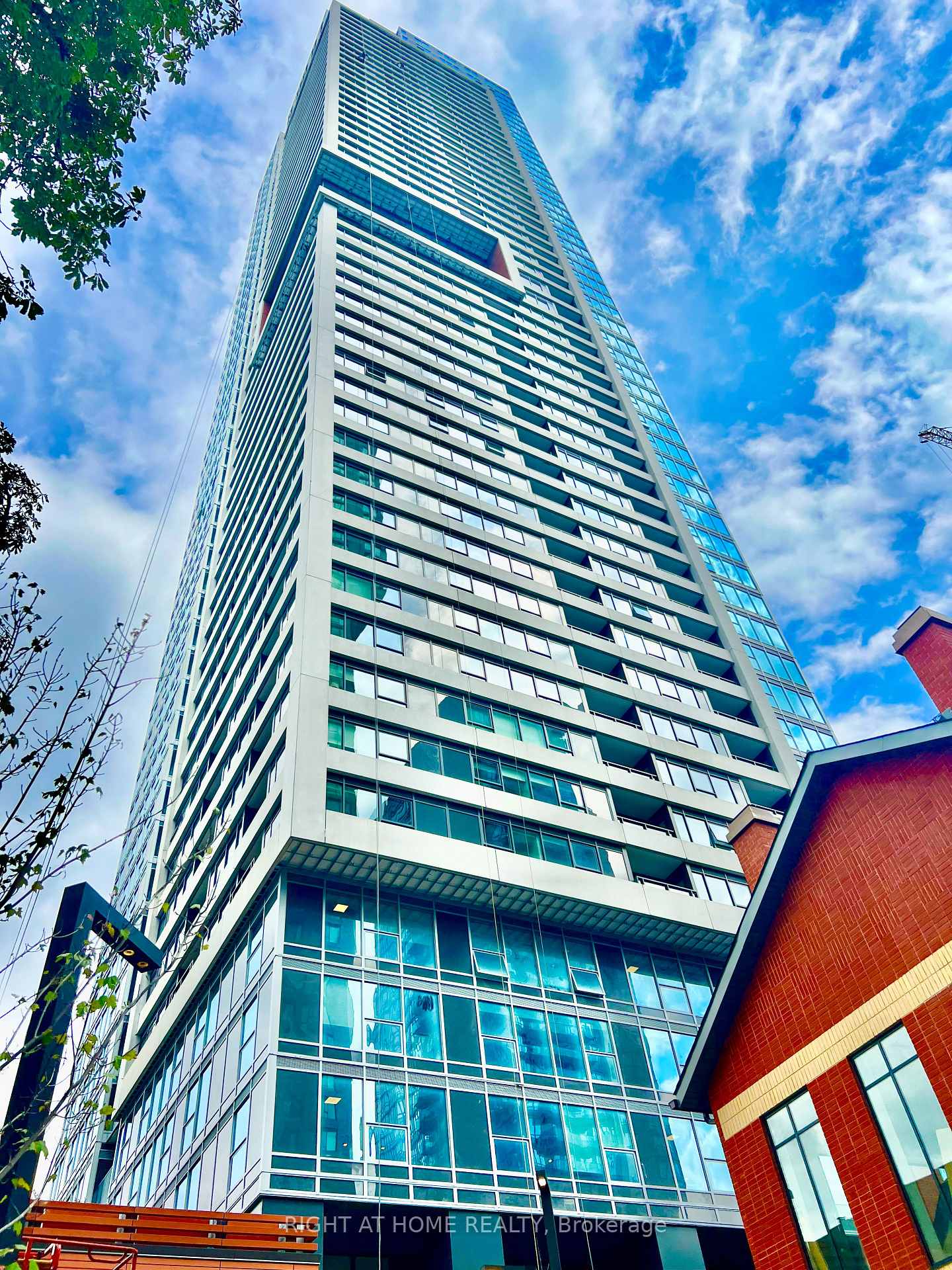 Photo of Unit 4207, 609 Sherbourne Street