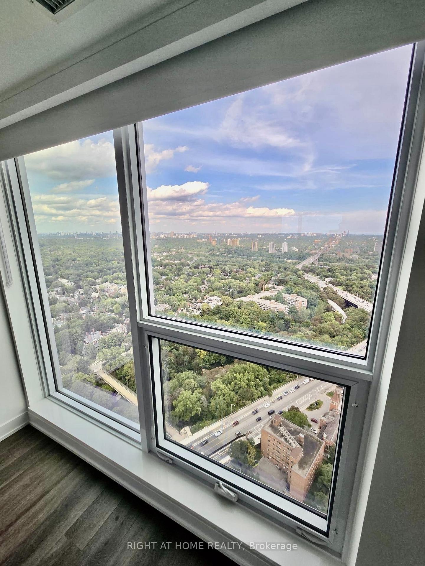 Photo 13 of Unit 4207, 609 Sherbourne Street, Toronto, North St. James Town — HOMEH