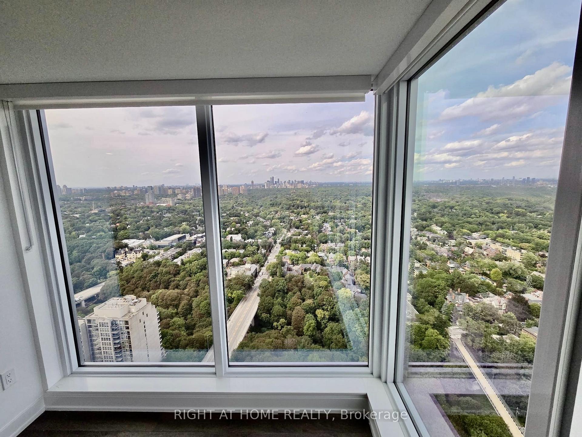 Photo 16 of Unit 4207, 609 Sherbourne Street, Toronto, North St. James Town — HOMEH