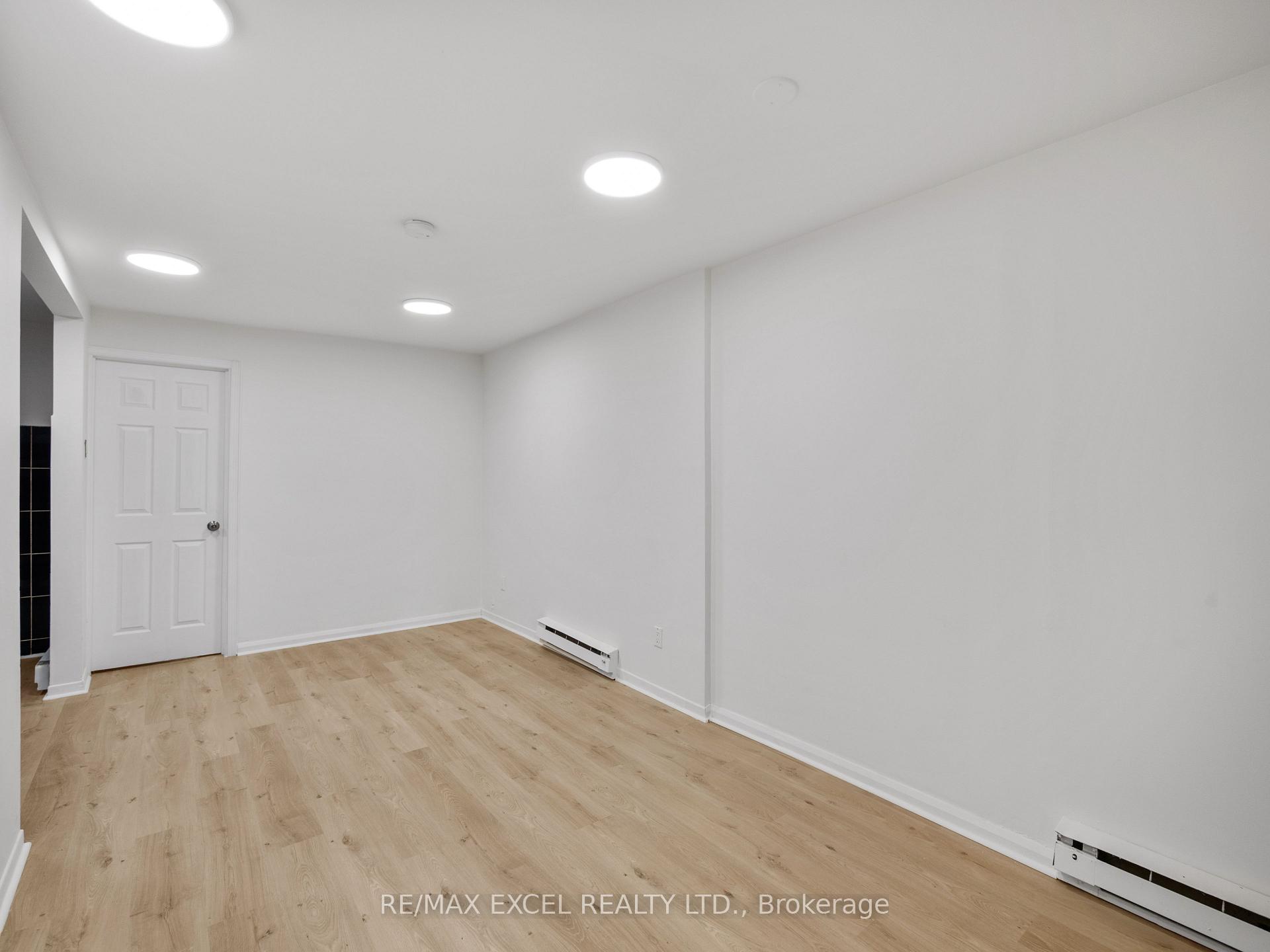 Photo 2 of Unit Bsmt, 137 Gerrard Street E, Toronto, Moss Park — HOMEH