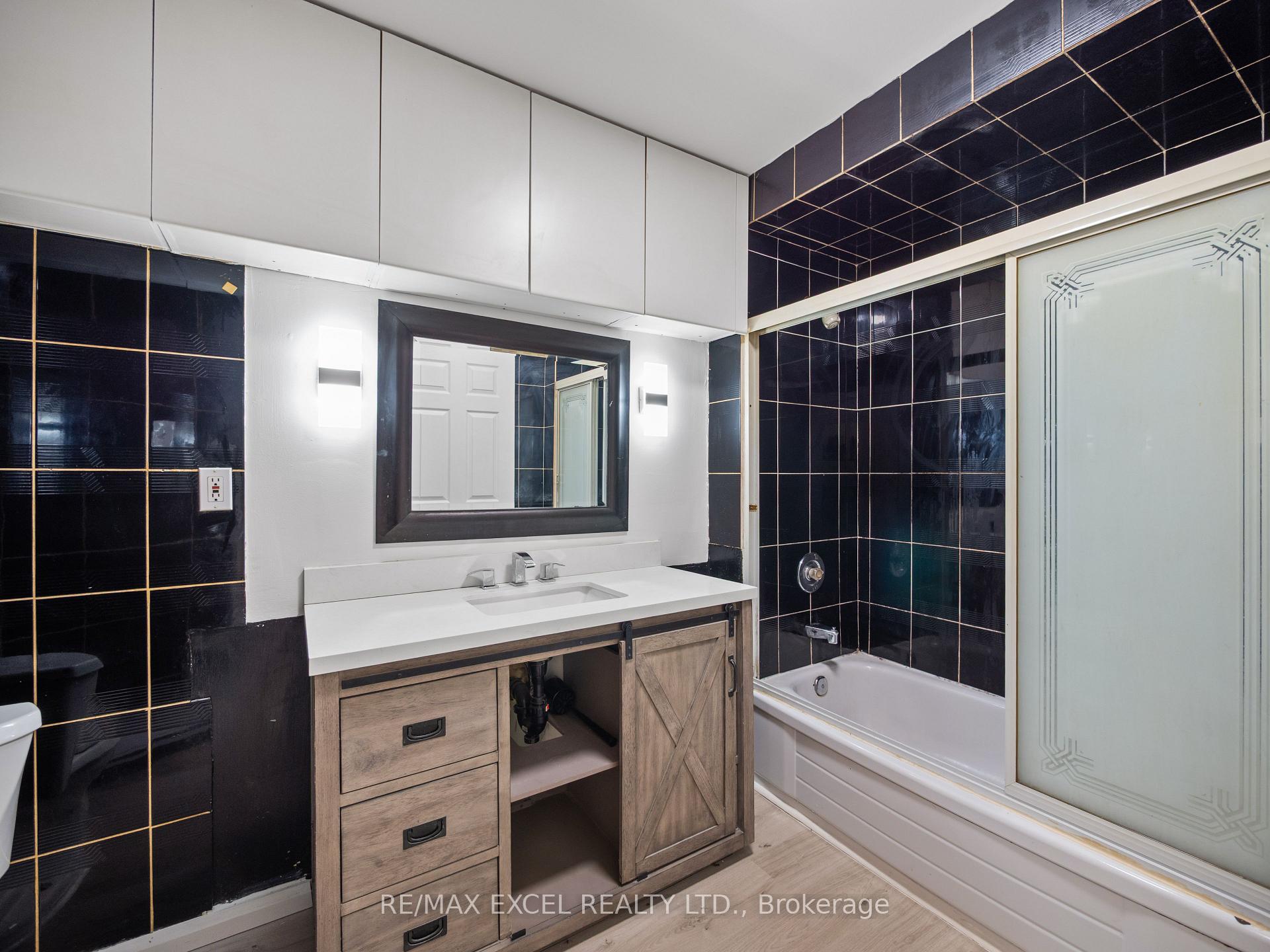 Photo 6 of Unit Bsmt, 137 Gerrard Street E, Toronto, Moss Park — HOMEH