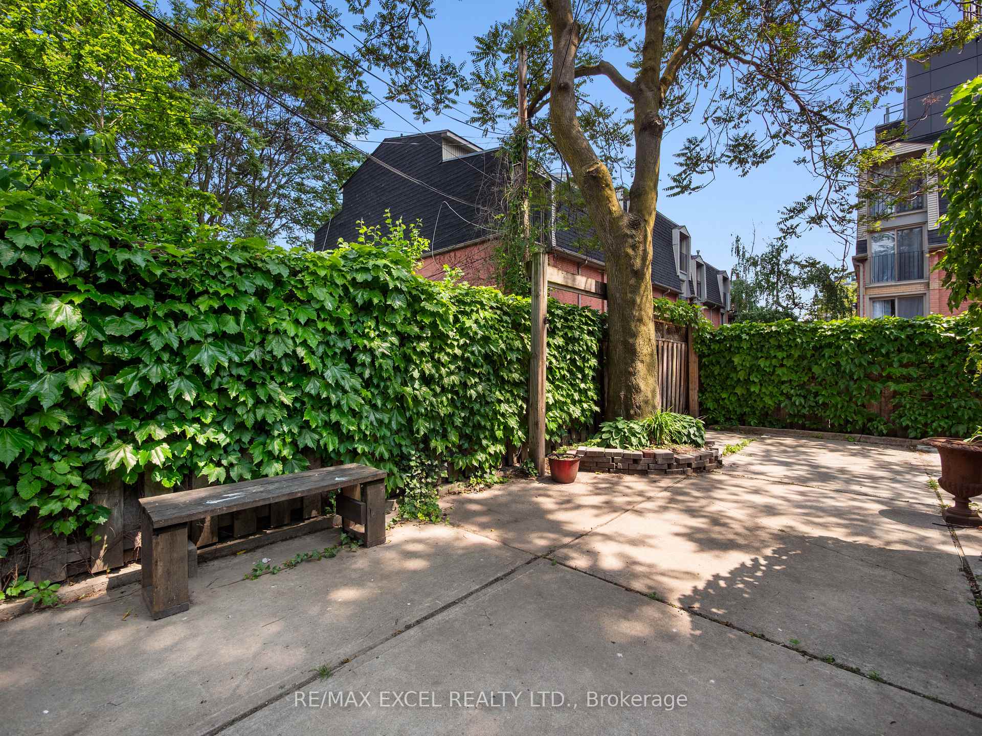 Photo 7 of Unit Bsmt, 137 Gerrard Street E, Toronto, Moss Park — HOMEH