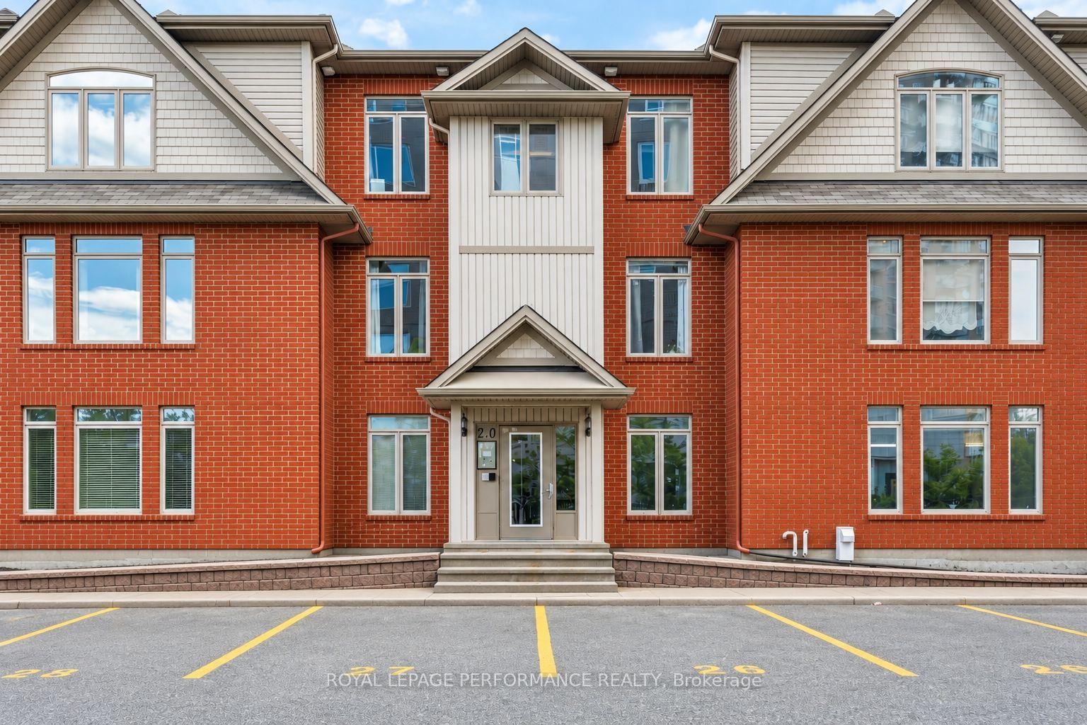 Photo 2 of Unit B, 240 Meilleur Private, Ottawa, Vanier — HOMEH