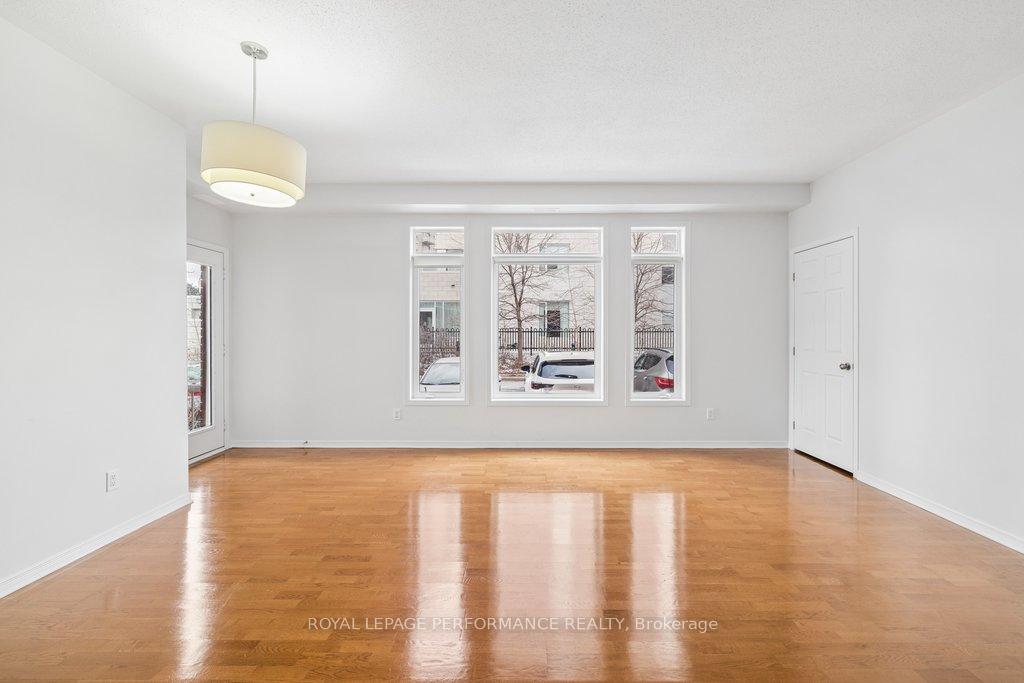 Photo 3 of Unit B, 240 Meilleur Private, Ottawa, Vanier — HOMEH