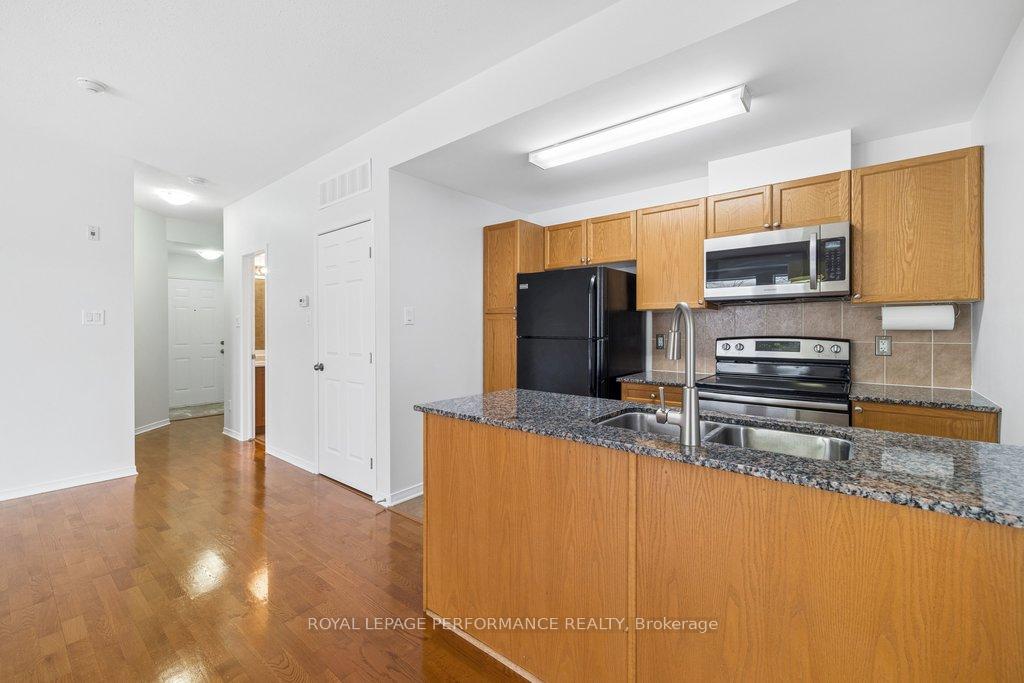 Photo 5 of Unit B, 240 Meilleur Private, Ottawa, Vanier — HOMEH