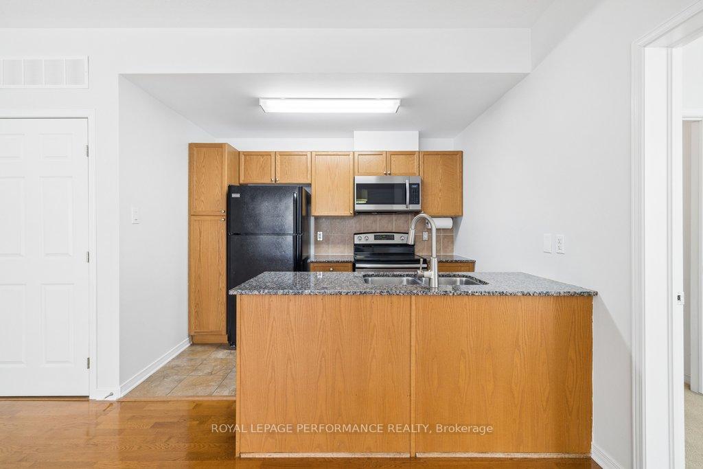 Photo 6 of Unit B, 240 Meilleur Private, Ottawa, Vanier — HOMEH
