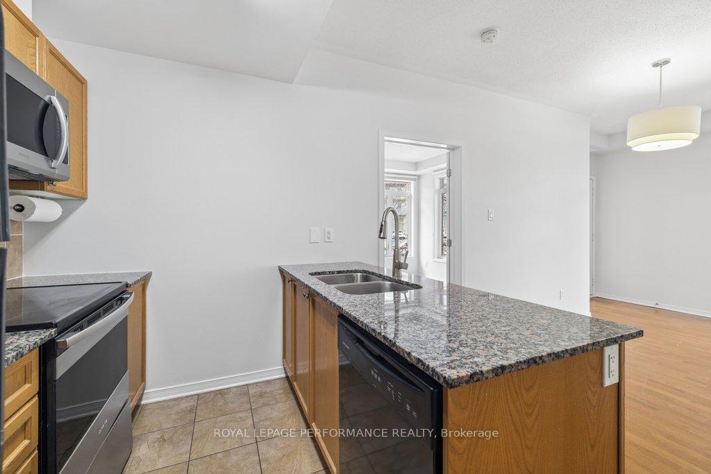 Photo 7 of Unit B, 240 Meilleur Private, Ottawa, Vanier — HOMEH