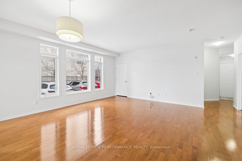 Photo 9 of Unit B, 240 Meilleur Private, Ottawa, Vanier — HOMEH