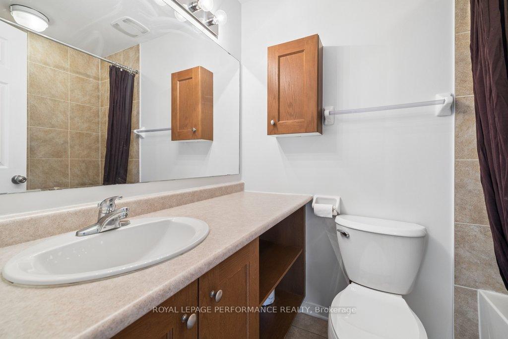Photo 12 of Unit B, 240 Meilleur Private, Ottawa, Vanier — HOMEH