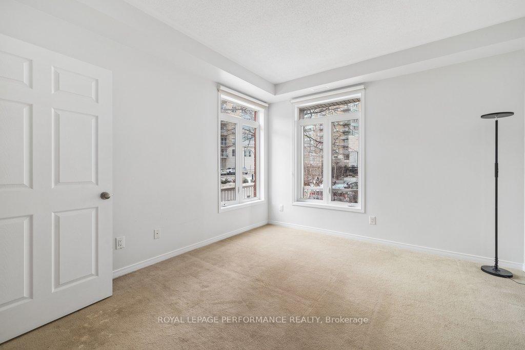Photo 16 of Unit B, 240 Meilleur Private, Ottawa, Vanier — HOMEH