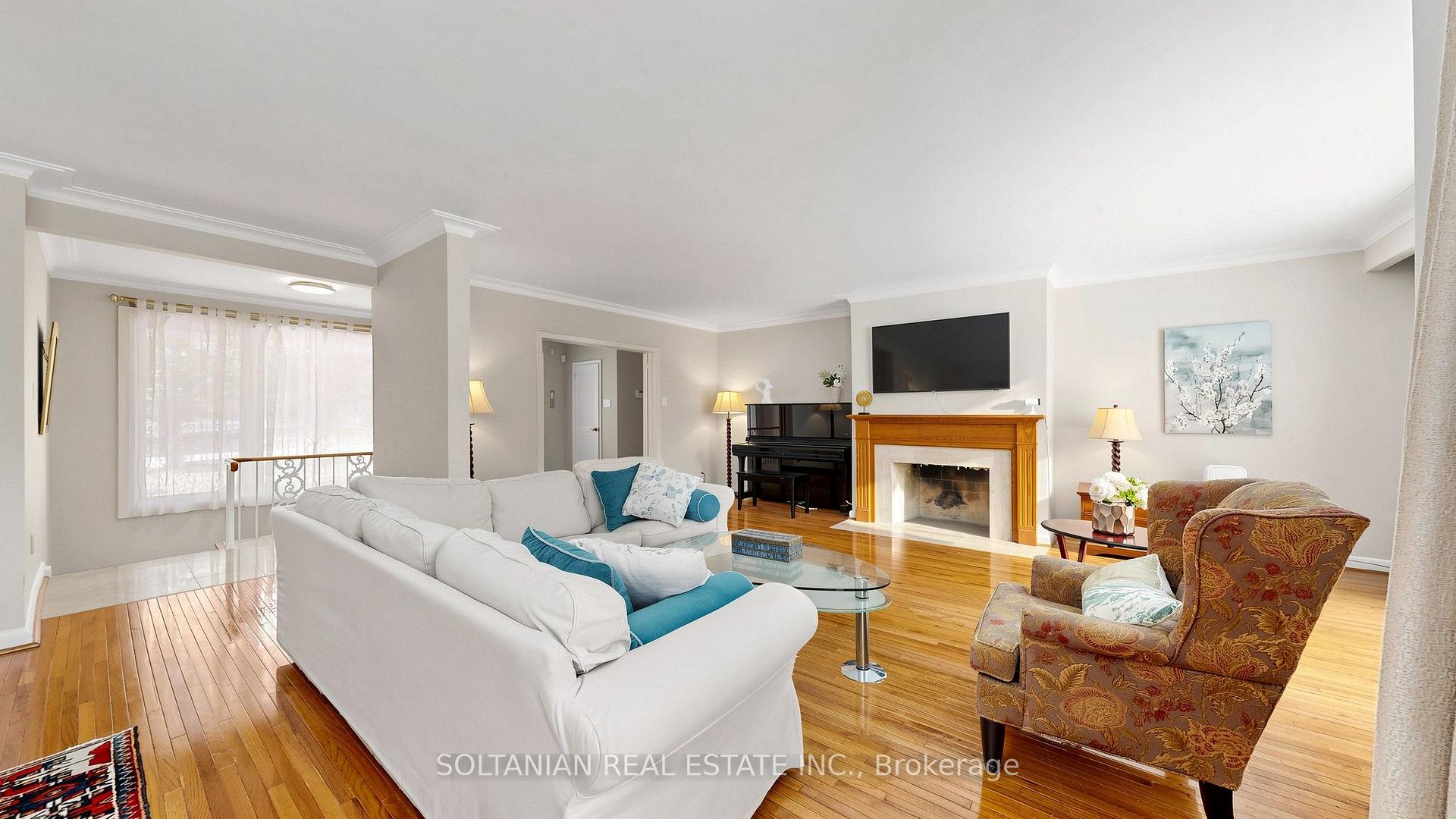 Photo 3 of 57 Sumner Heights Drive, North York, Bayview Village — HOMEH