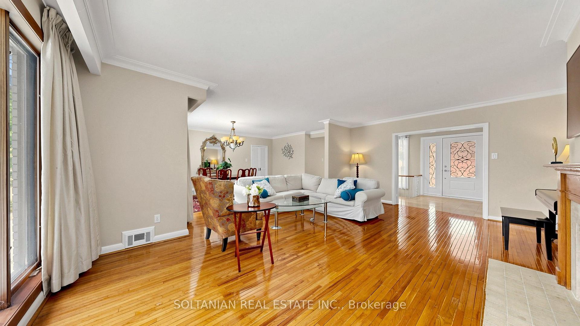 Photo 5 of 57 Sumner Heights Drive, North York, Bayview Village — HOMEH