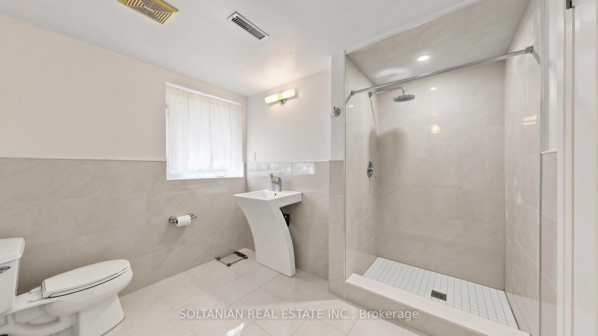 Photo 38 of 57 Sumner Heights Drive, North York, Bayview Village — HOMEH