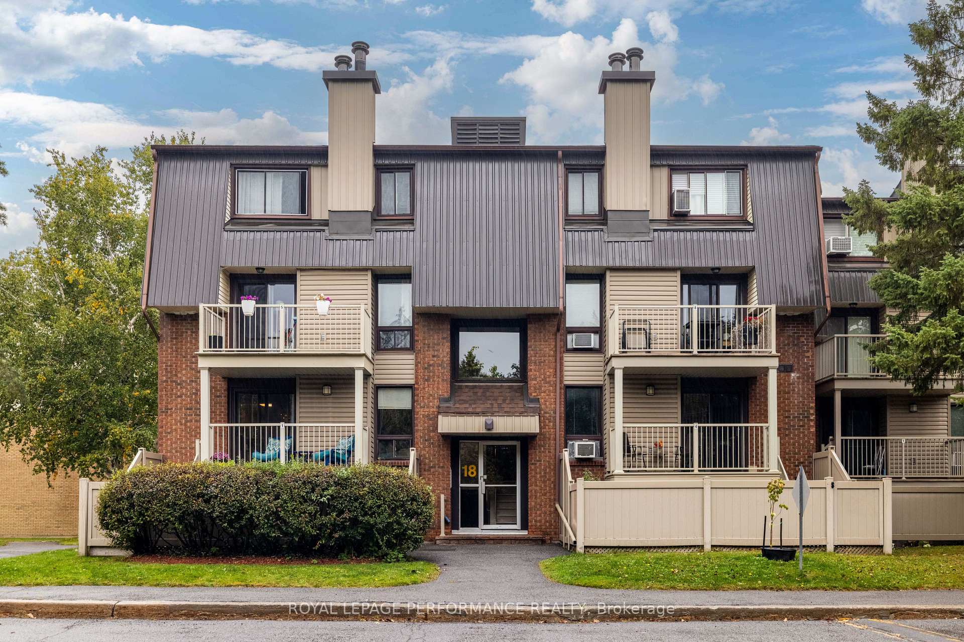 Photo of Unit 7, 18 Sweetbriar Circle