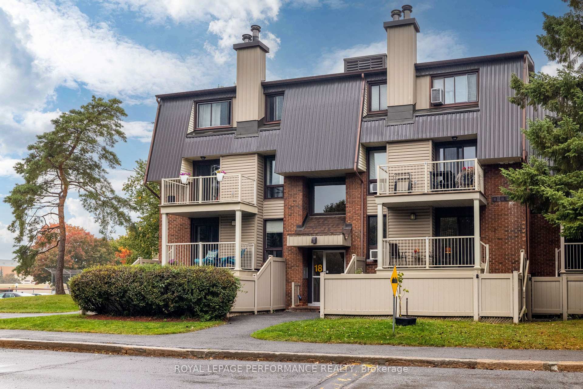 Photo 3 of Unit 7, 18 Sweetbriar Circle, Ottawa, Barrhaven - Pheasant Run — HOMEH