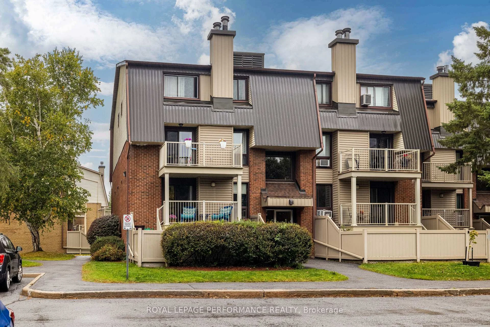 Photo 4 of Unit 7, 18 Sweetbriar Circle, Ottawa, Barrhaven - Pheasant Run — HOMEH