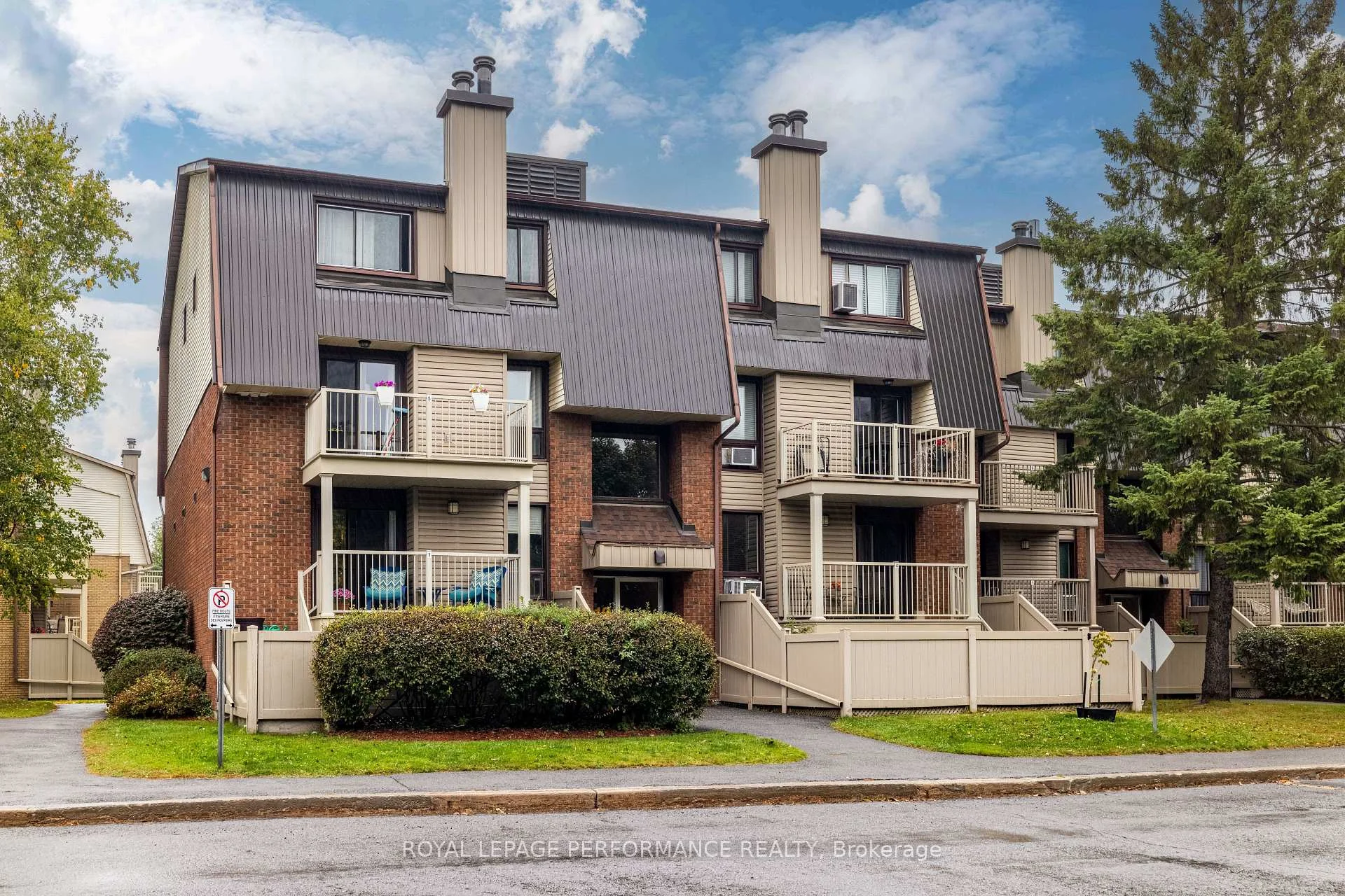 Photo 5 of Unit 7, 18 Sweetbriar Circle, Ottawa, Barrhaven - Pheasant Run — HOMEH
