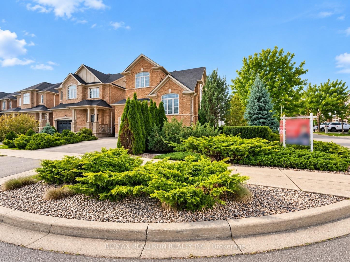 Photo 9 of 405 Lauderdale Drive, Vaughan, Patterson — HOMEH