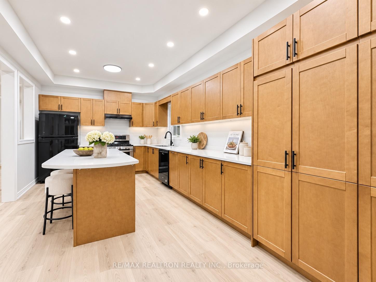 Photo 21 of 405 Lauderdale Drive, Vaughan, Patterson — HOMEH