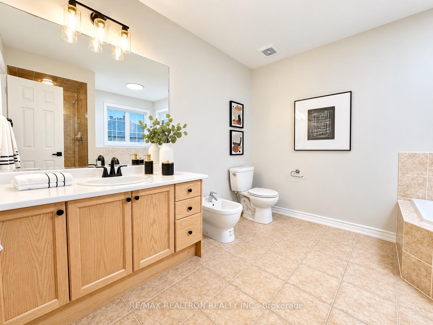 Photo 38 of 405 Lauderdale Drive, Vaughan, Patterson — HOMEH