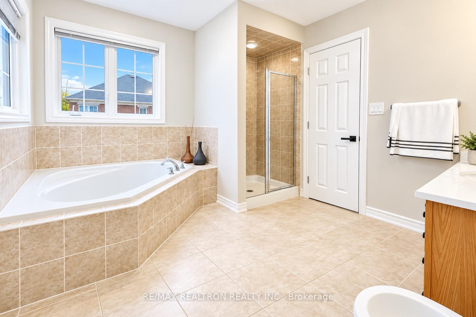 Photo 39 of 405 Lauderdale Drive, Vaughan, Patterson — HOMEH