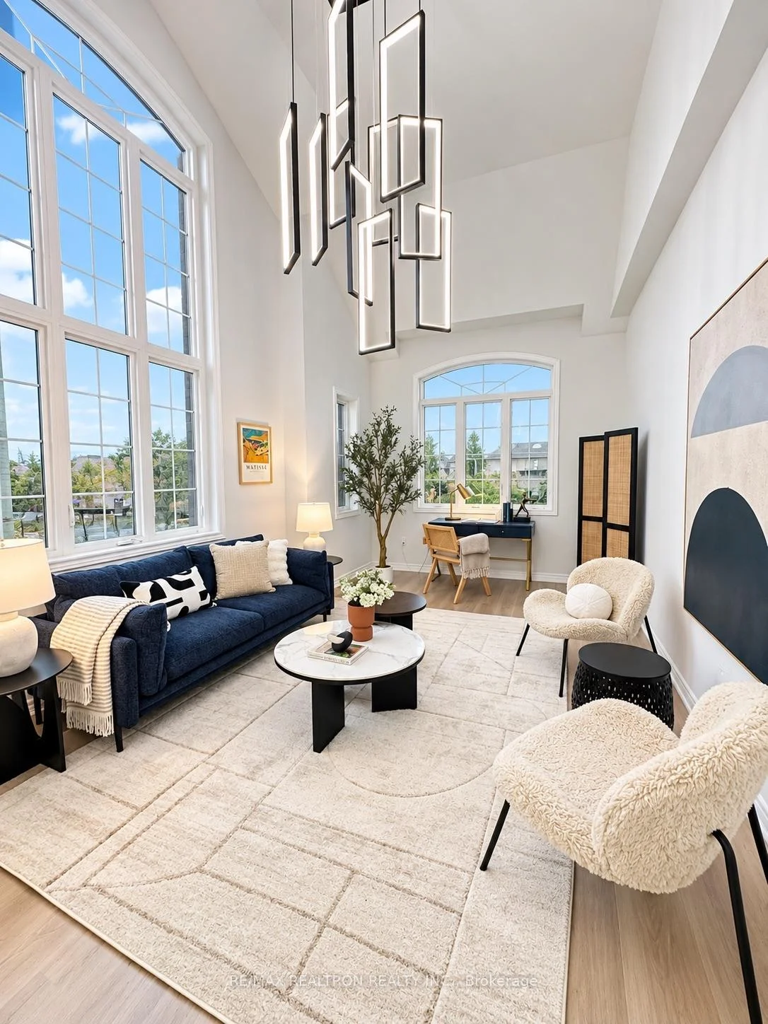 Photo 2 of 405 Lauderdale Drive, Vaughan, Patterson — HOMEH