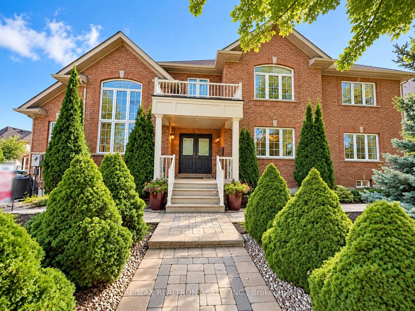 Photo 5 of 405 Lauderdale Drive, Vaughan, Patterson — HOMEH