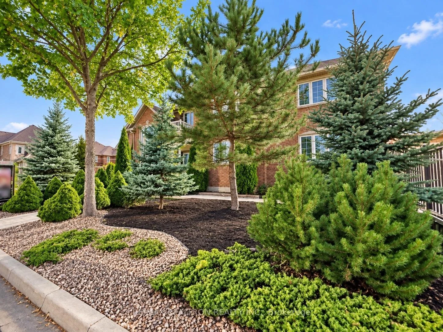 Photo 8 of 405 Lauderdale Drive, Vaughan, Patterson — HOMEH