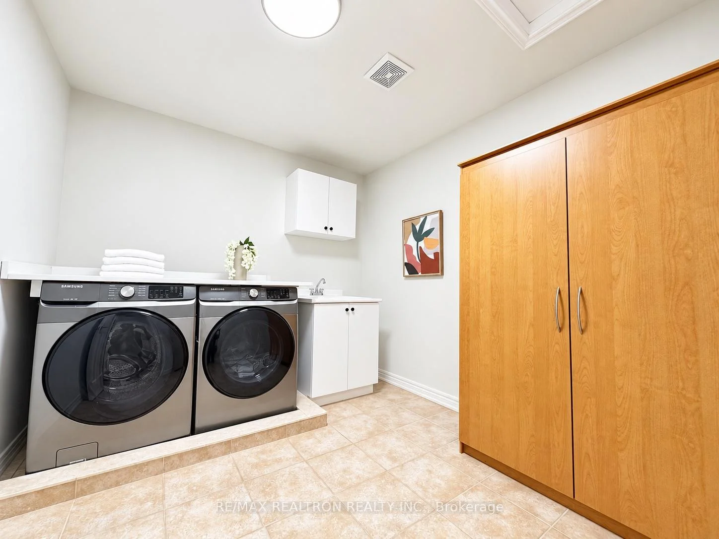 Photo 41 of 405 Lauderdale Drive, Vaughan, Patterson — HOMEH