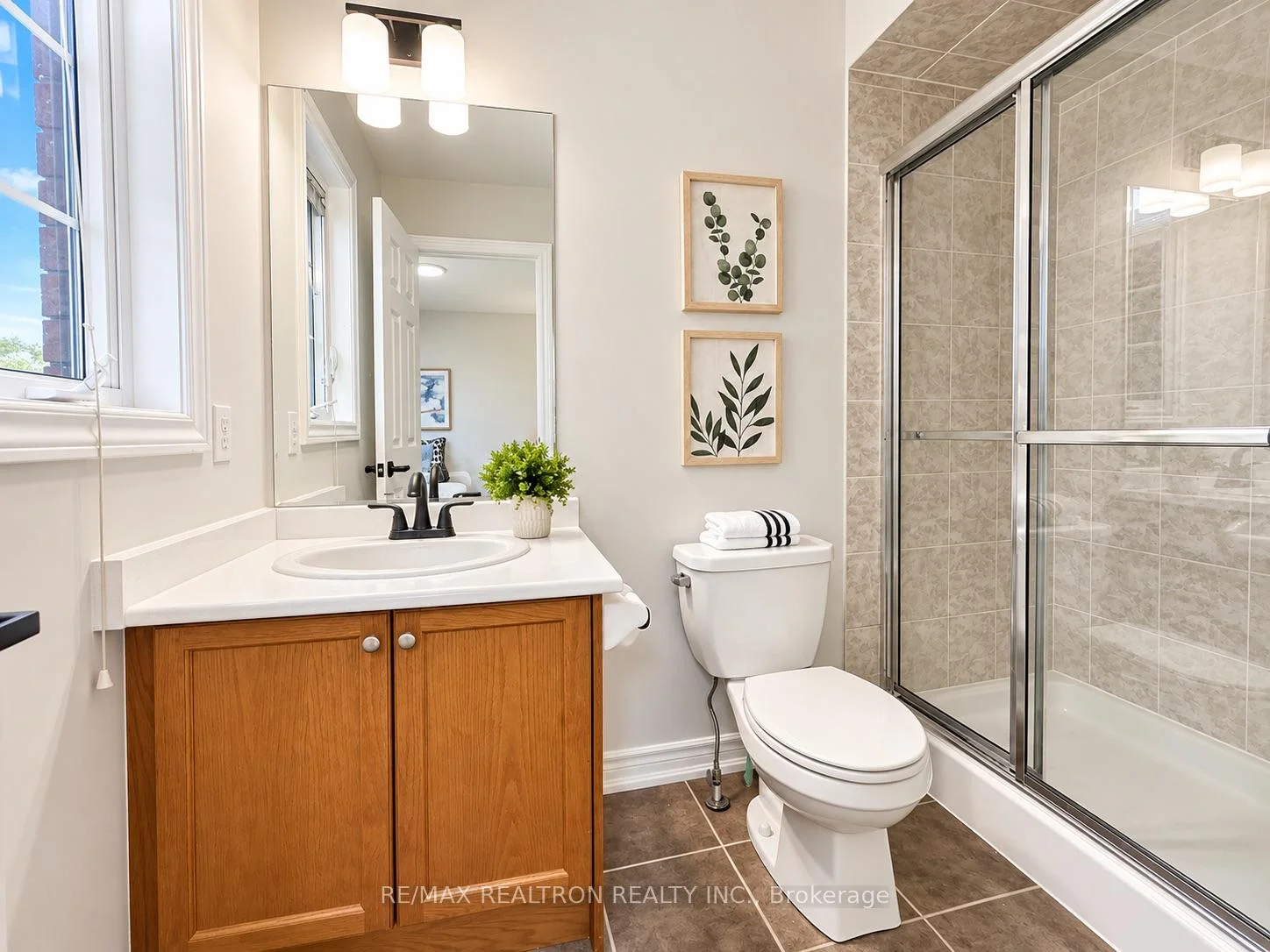 Photo 62 of 405 Lauderdale Drive, Vaughan, Patterson — HOMEH