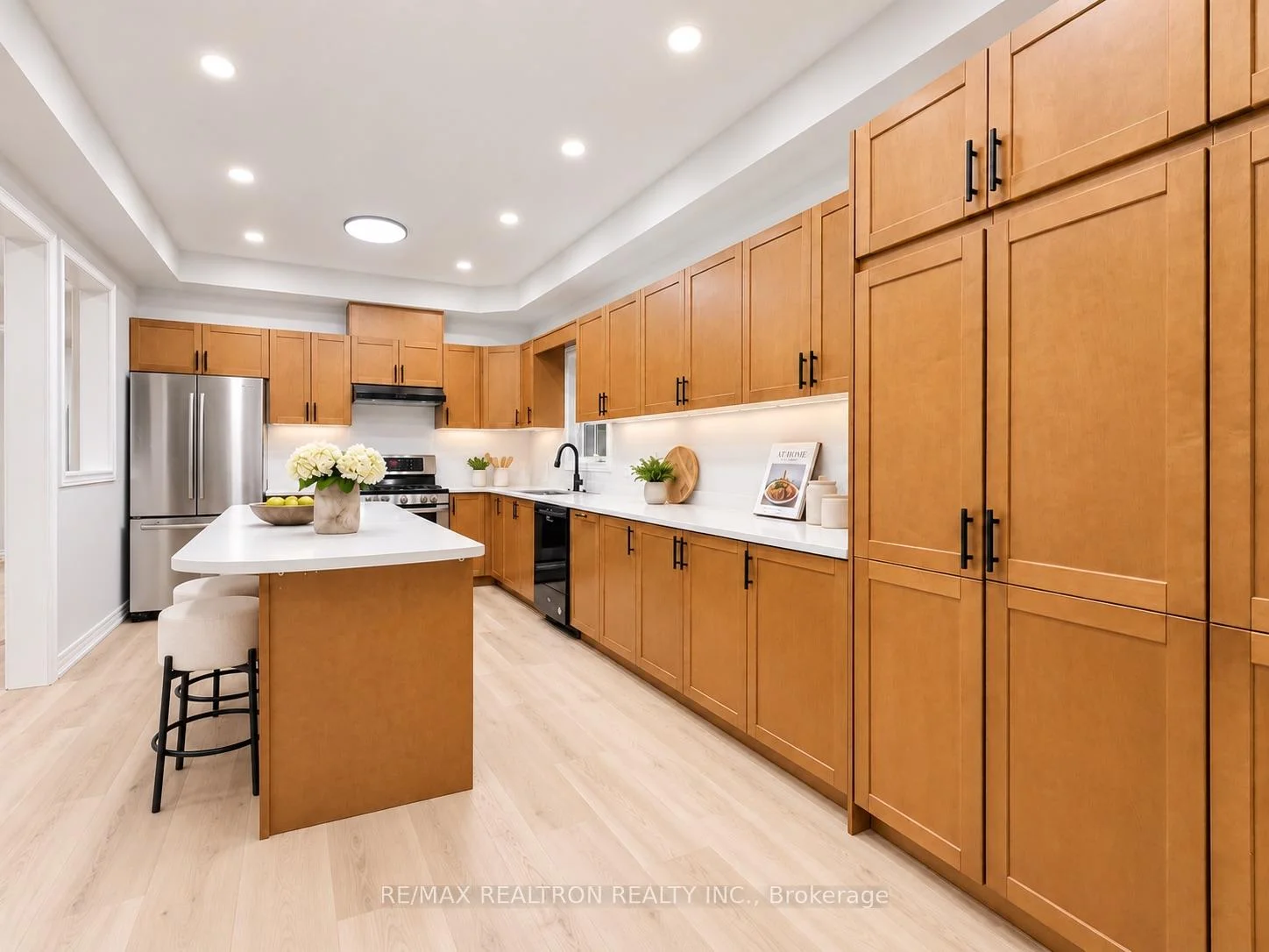 Photo 22 of 405 Lauderdale Drive, Vaughan, Patterson — HOMEH