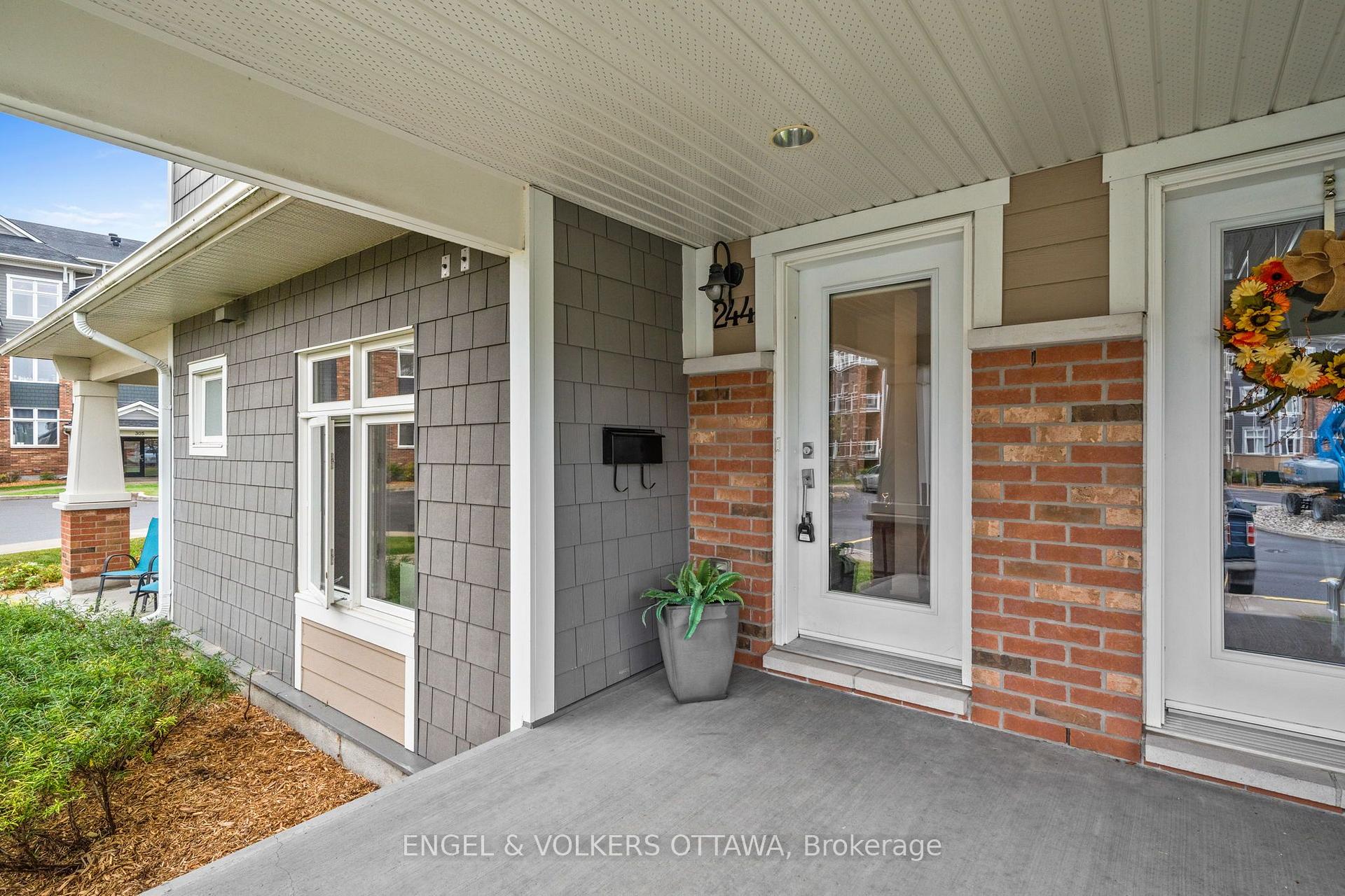 Photo 2 of 244 Mullin Private, Ottawa, Mer Bleue/Bradley Estates/Anderson Park — HOMEH