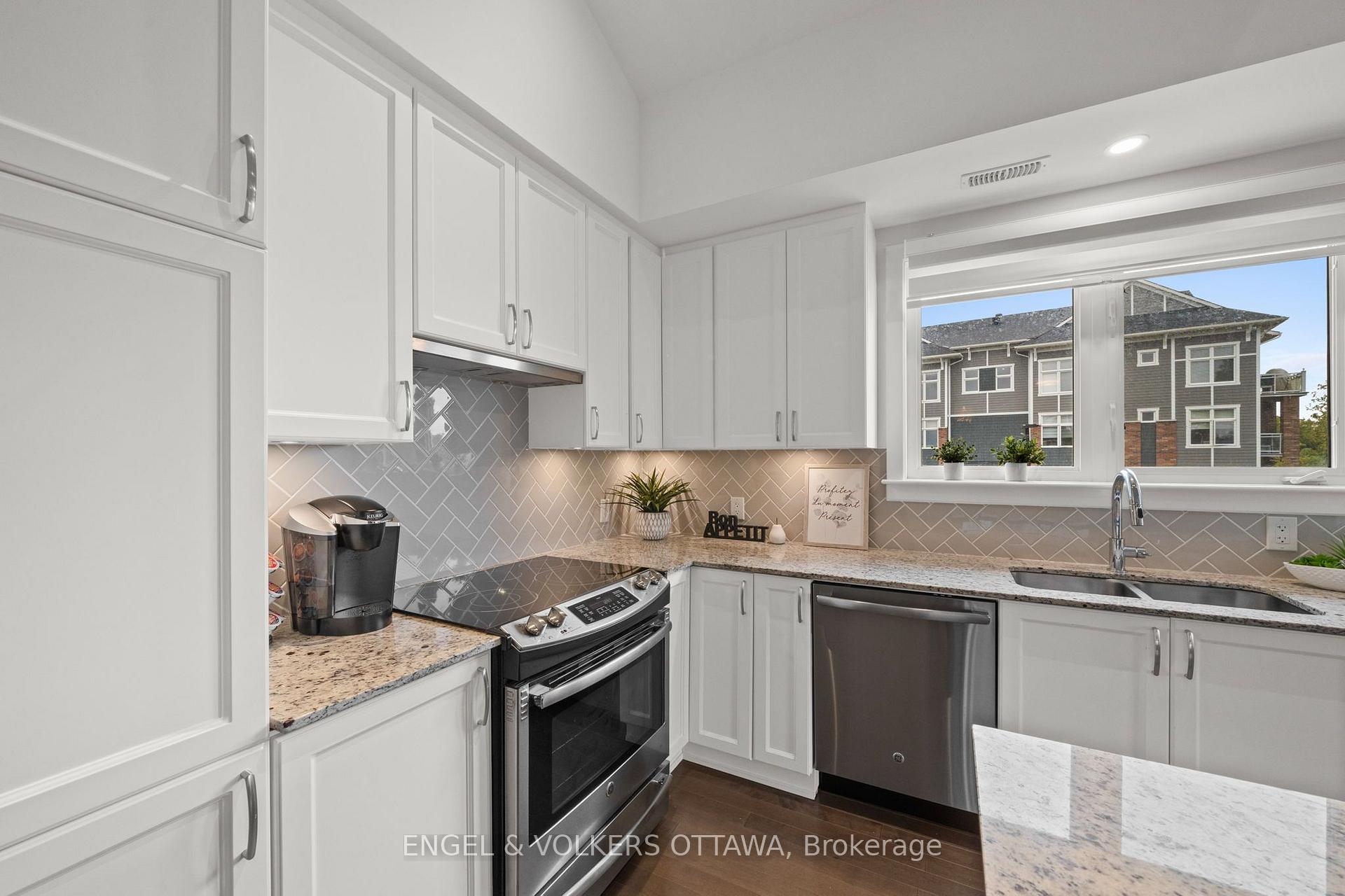 Photo 10 of 244 Mullin Private, Ottawa, Mer Bleue/Bradley Estates/Anderson Park — HOMEH