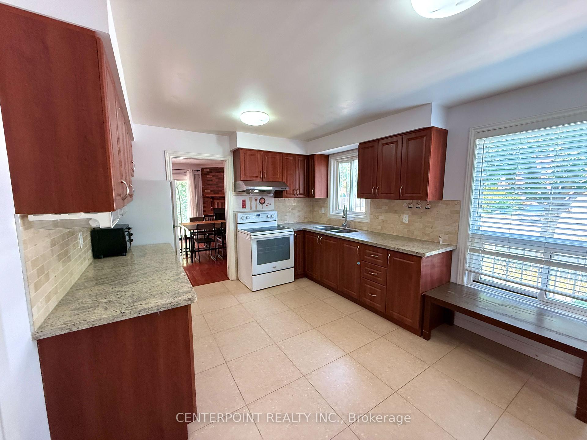 Photo 6 of Unit Upper, 68 Neeland Road, Markham, Milliken Mills East — HOMEH