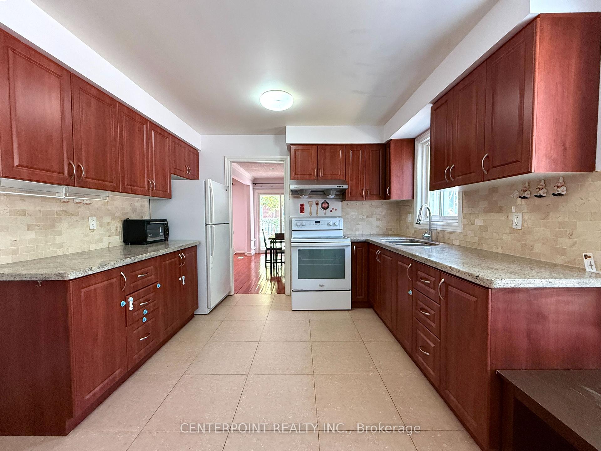 Photo 7 of Unit Upper, 68 Neeland Road, Markham, Milliken Mills East — HOMEH